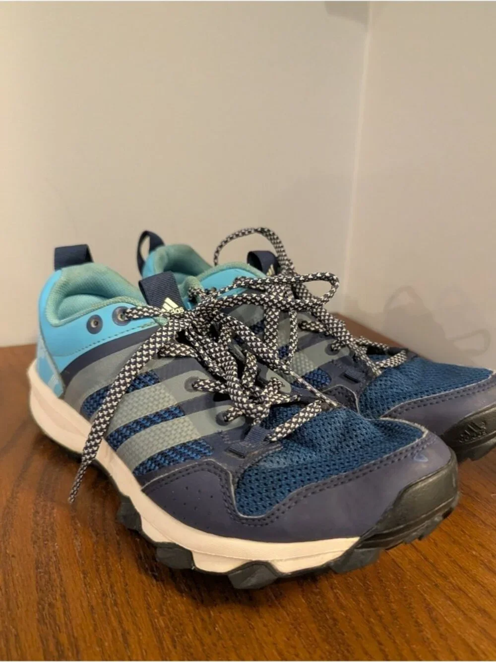 Adidas Kanadia 7 TR women's Runner Trail Shoe Blue & White Size 6.5